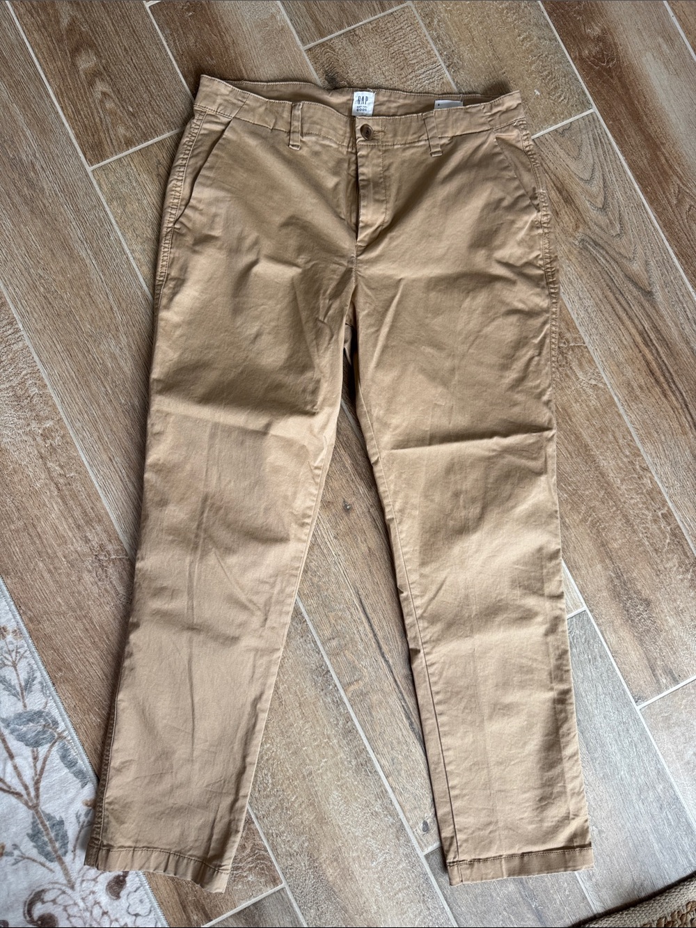 Women’s Gap Girlfriend Khaki Pants - size 8